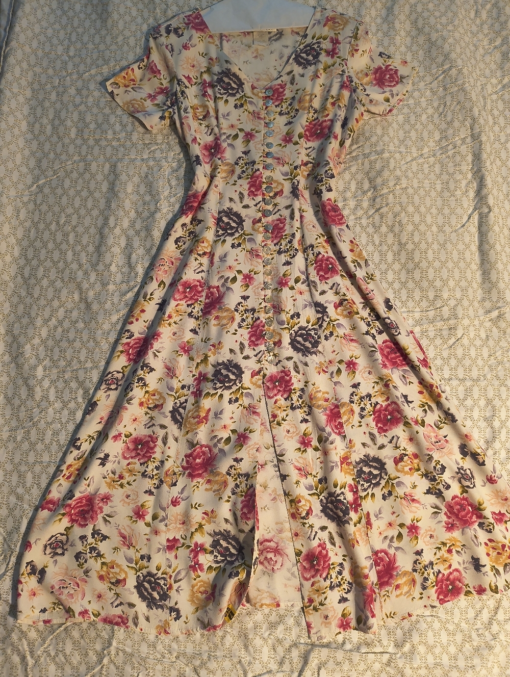 90's Vintage Floral Button-Front Midi Dress in Cream with Pink & Purple Blooms